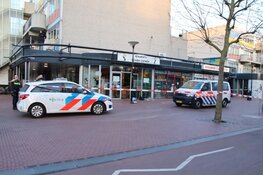 Man in borst gestoken in Amsterdam-Zuidoost, slachtoffer met spoed naar ziekenhuis