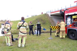 Auto te water in Amstelveen: traumaheli ter plekke