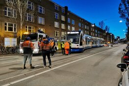 Auto in botsing met tram 19 op Admiraal de Ruijterweg