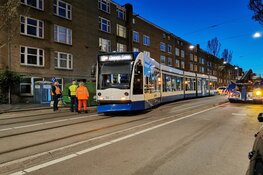 Auto in botsing met tram 19 op Admiraal de Ruijterweg