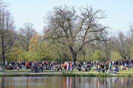 Vondelpark afgesloten na extreme drukte