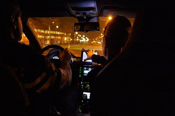 Koningsnacht; politie beëindigt verschillende grote en kleinere feesten .
