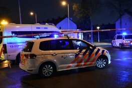 Picnic-vrachtwagentje op z&#39;n kant na ongeluk in Amsterdam-Noord