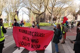 Extinction Rebellion blokkeert rotonde in Amsterdam-Zuid