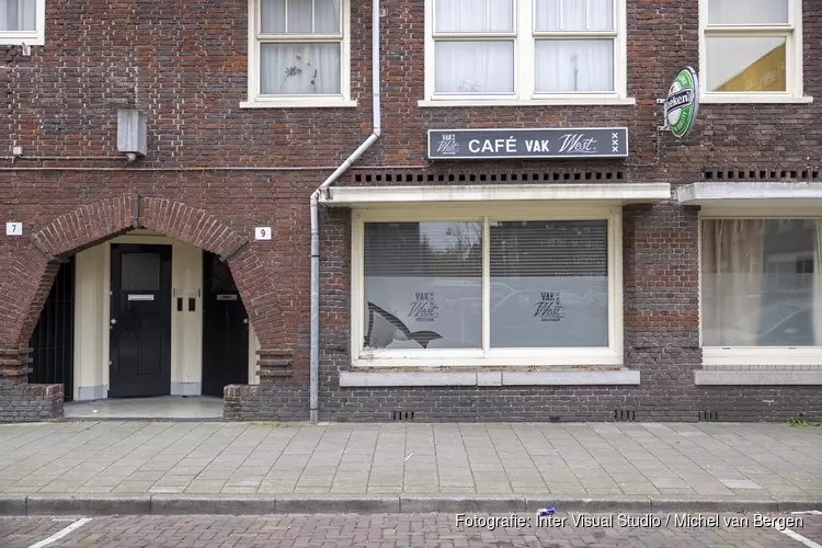 Explosie bij &#39;Ajax-café&#39; in Amsterdam West