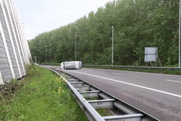 Bestelbus gecrasht op Knooppunt Watergraafsmeer