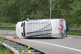 Bestelbus gecrasht op Knooppunt Watergraafsmeer
