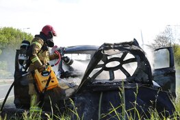 Auto door brand verwoest op Coentunnel-circuit