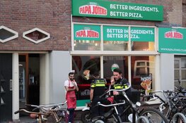 Bezorger van Papa john&#39;s met mes bedreigd in Amsterdam-West
