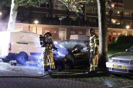 Auto uitgebrand in Amsterdam Osdorp; vermoedelijk brandstichting