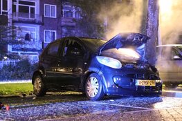 Auto uitgebrand in Amsterdam Osdorp; vermoedelijk brandstichting