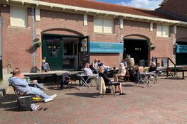 Burgemeester opent Wijn aan Zee in stationsgebouw