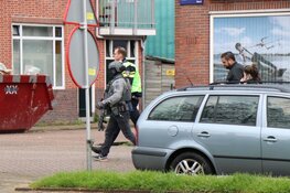Veel politie in Noord na schietpartij op de Meeuwenlaan. Één verdachte doodgeschoten in Broek in Waterland.
