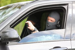 Veel politie in Noord na schietpartij op de Meeuwenlaan. Één verdachte doodgeschoten in Broek in Waterland.