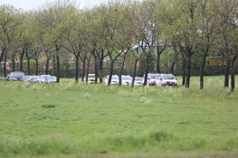 Veel politie in Noord na schietpartij op de Meeuwenlaan. Één verdachte doodgeschoten in Broek in Waterland.