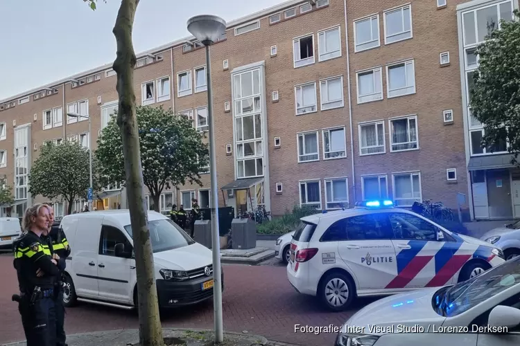 Arrestatieteam valt appartement in Geuzenveld binnen