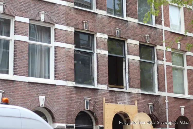 Gewonde bij brand in woning Derde Helmersstraat in Amsterdam