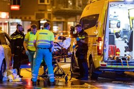 Man steekt met mes in op mensen in Amsterdam, dode en vier gewonden