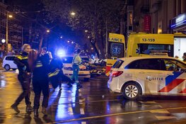 Man steekt met mes in op mensen in Amsterdam, dode en vier gewonden