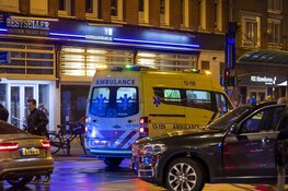 Man steekt met mes in op mensen in Amsterdam, dode en vier gewonden