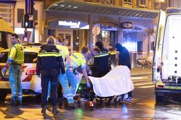 Man steekt met mes in op mensen in Amsterdam, dode en vier gewonden