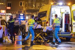 Man steekt met mes in op mensen in Amsterdam, dode en vier gewonden