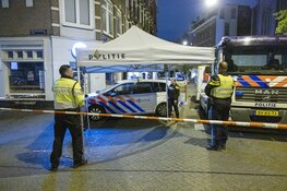 Man steekt met mes in op mensen in Amsterdam, dode en vier gewonden