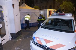 Man steekt met mes in op mensen in Amsterdam, dode en vier gewonden