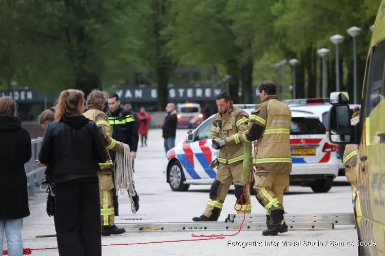 Date valt in het water, man belandt in Sloterplas