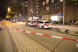 Politie schiet man neer bij Amsterdams bureau Overtoomsesluis