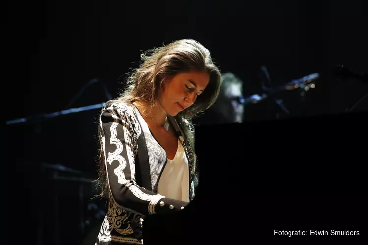 Iris Hond eert Ludovico Einaudi met tien concerten in Het Koninklijk Concertgebouw