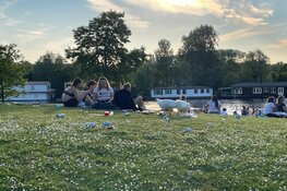 Gezellige drukte op Schinkeleilanden, maar ook heel veel troep