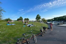 Gezellige drukte op Schinkeleilanden, maar ook heel veel troep