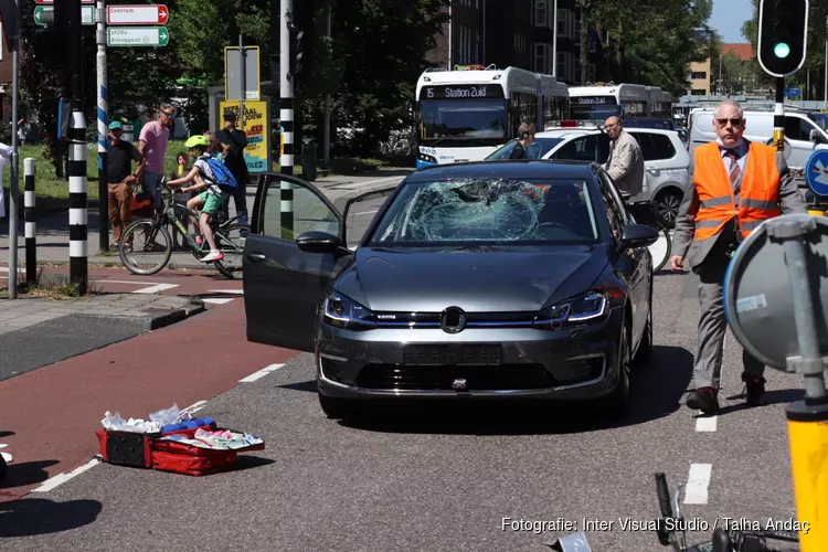 Fietser zwaargewond na aanrijding in Amsterdam