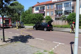 Auto in brand auto op de Louis Bouwmeesterstraat in Amsterdam
