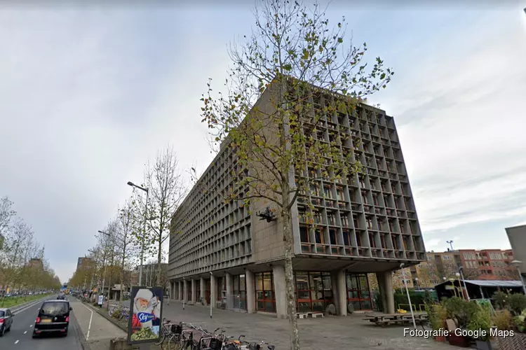 Een ouderwets gebruik op een jong gymnasium