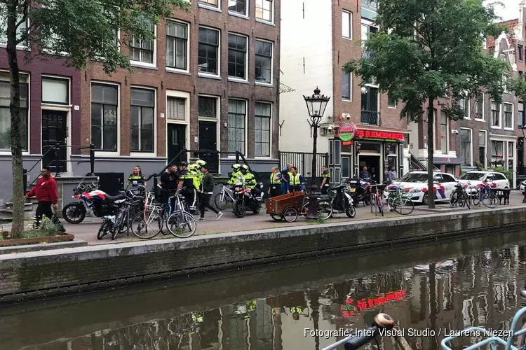 Twee aanhoudingen na vechtpartij op Oudezijds Achterburgwal