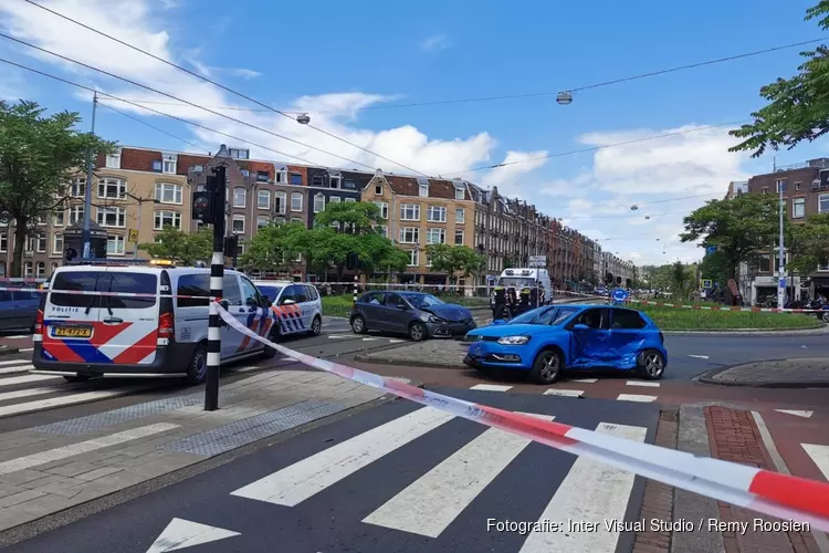 Veel schade bij ongeluk Hugo de Grootplein