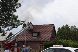 Woning onbewoonbaar na brand in dak in Amsterdam