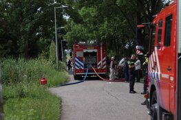Woning onbewoonbaar na brand in dak in Amsterdam