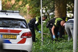 Messen gebruikt bij grote vechtpartij in park in Amsterdam, vier aanhoudingen