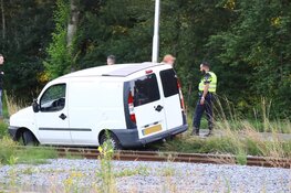 Auto op trambaan in Amstelveen, tramverkeer gestremd