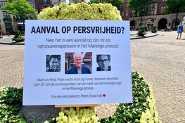 4000 witte rozen neergelegd op de Dam voor Peter R. de Vries