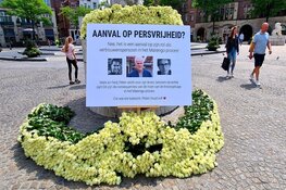 4000 witte rozen neergelegd op de Dam voor Peter R. de Vries