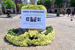 4000 witte rozen neergelegd op de Dam voor Peter R. de Vries