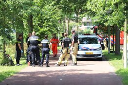 Traumahelikopter ter plaatse voor rolstoel te water Wilnisgracht