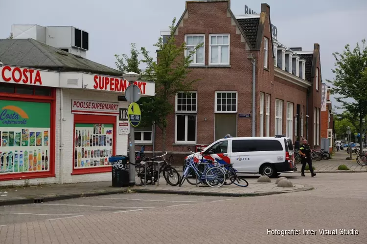 Poolse supermarkt in Amsterdam-Noord overvallen, politie zoekt dader