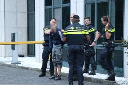 Overval op tankstation in Amsterdam-Zuidoost, verdachte aangehouden