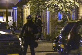 Inval Koninklijke Marechaussee in woning in Amsterdam-Noord