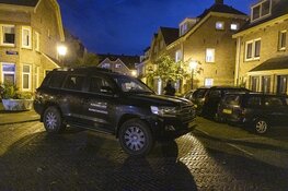 Inval Koninklijke Marechaussee in woning in Amsterdam-Noord